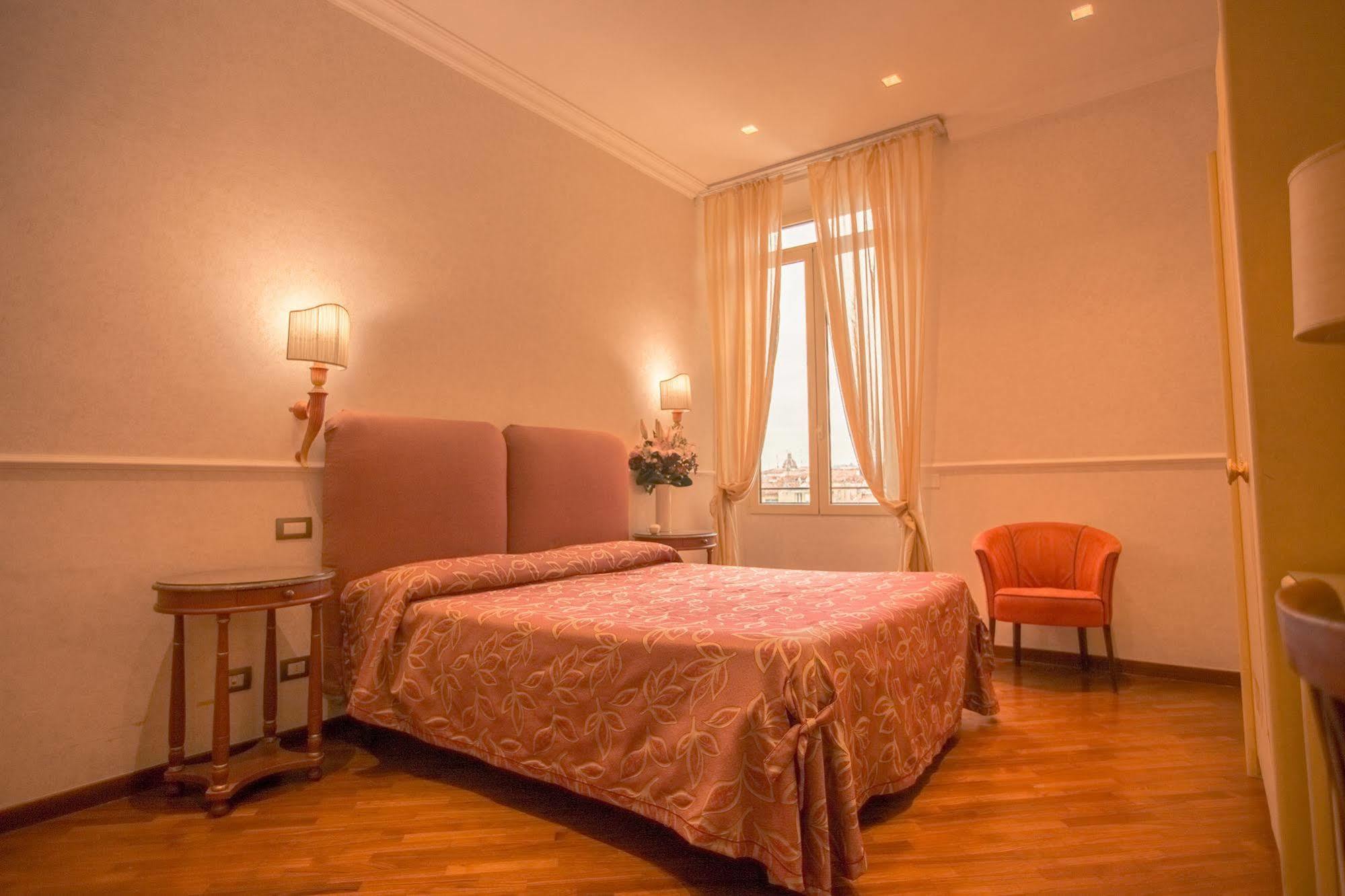 Hotel Aurora Floransa Oda fotoğraf